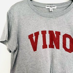 Vino tee. Size M